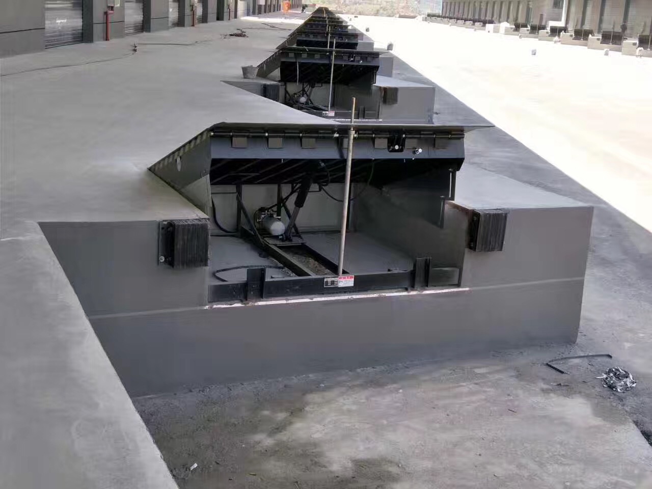 固定式液壓登車(chē)橋